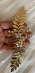 SHEIN Faux Pearl & Leaf Decor Hair Clip
